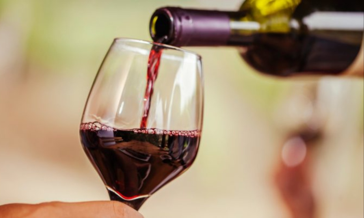 Reevaluating the Health Benefits of Daily Wine Consumption Amid Growing Cancer Risks