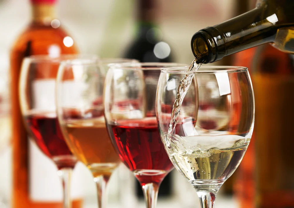 Sulfites in Wine: Myths, Benefits, and the Rise of Low-Sulfite Options