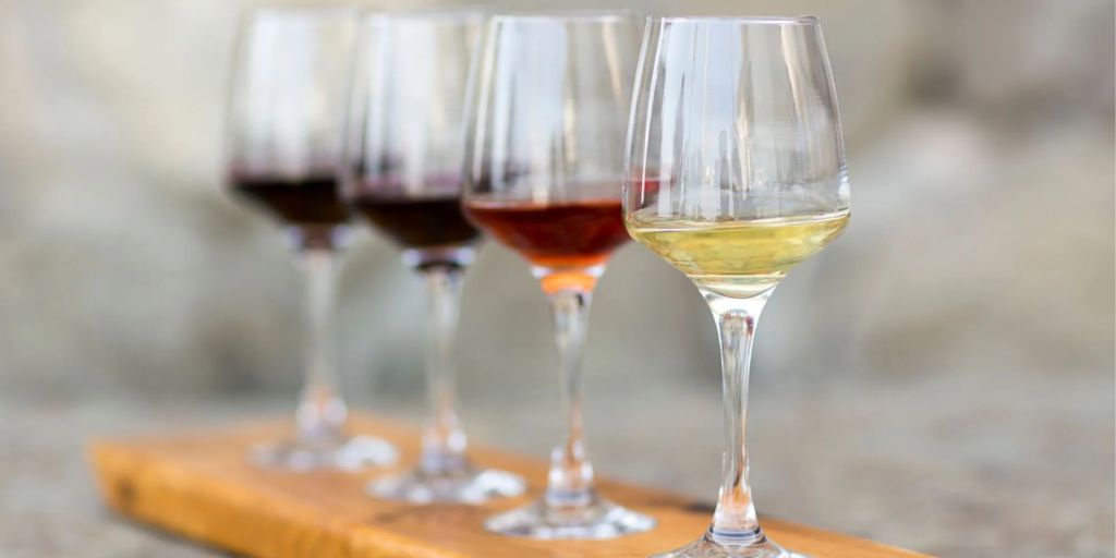 How to Taste Wine Like a Sommelier?